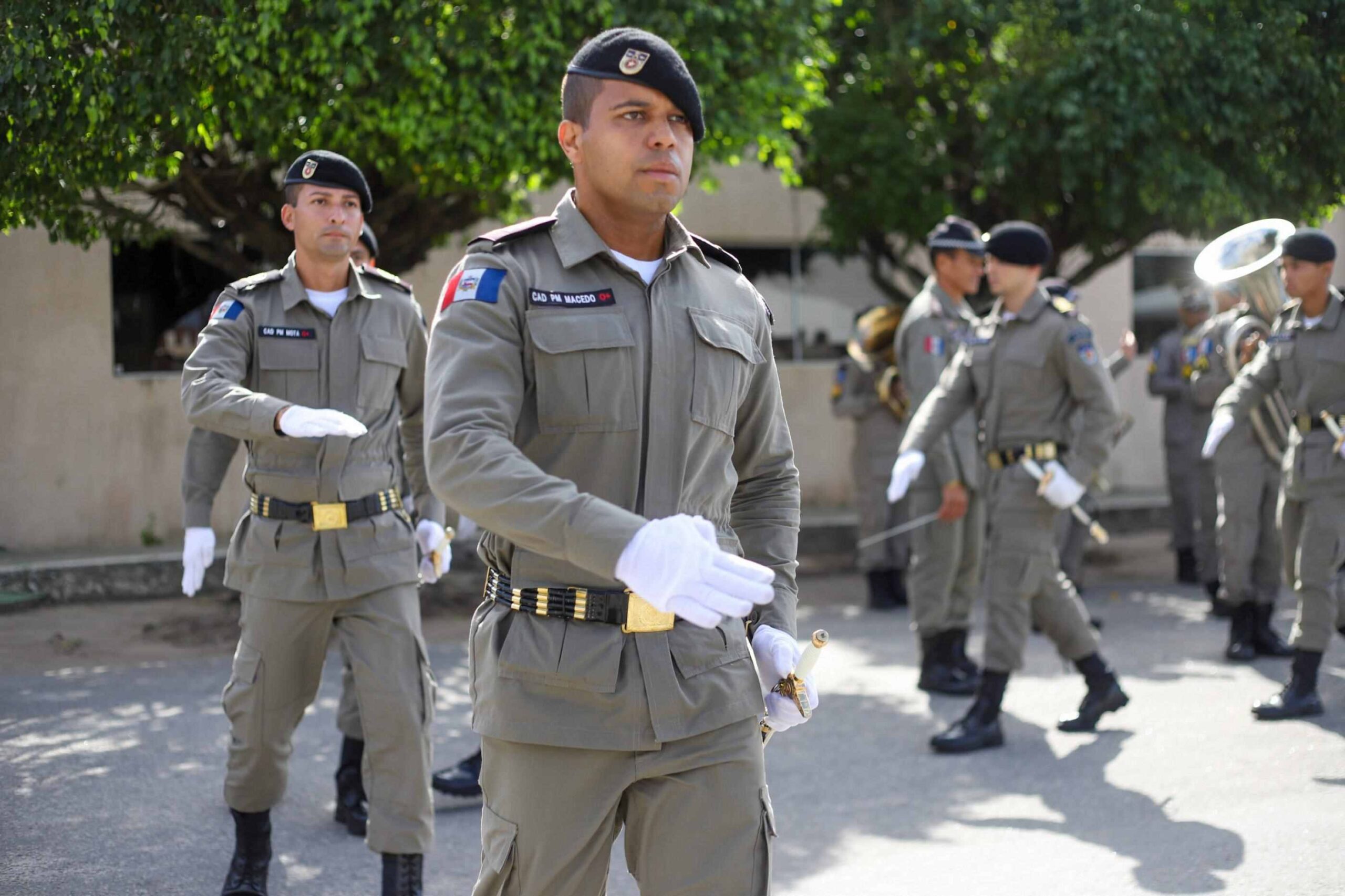 Pol Cia Militar Promove Entrega Do Espadim Tiradentes A Cadetes Do