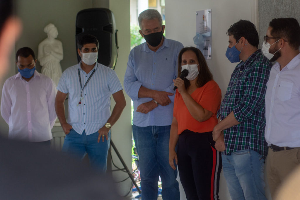 Prefeita Christiane Bulhões entrega inúmeras obras em Santana – AMA