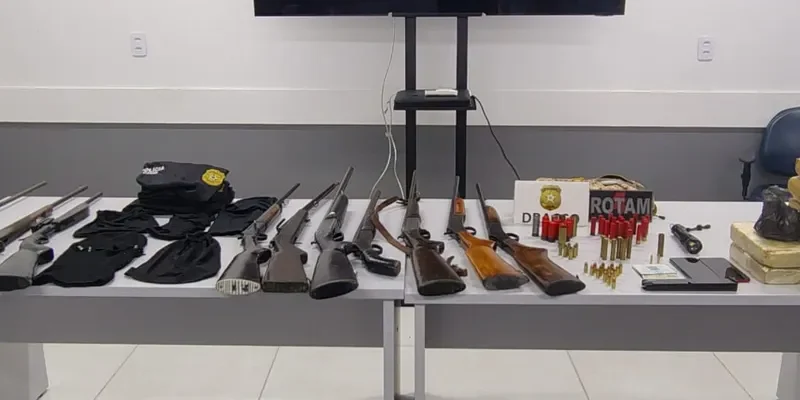 policia-intercepta-veiculo-e-apreende-arsenal-liga-00923413-b697ec39753f13ddc2894badb8b5d39b-7